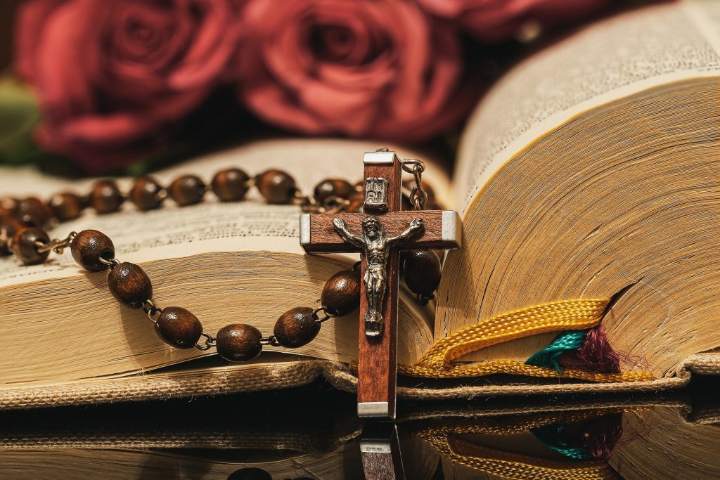 Octubre: Mes de las Misiones y del Santo Rosario